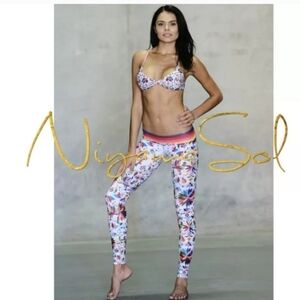 🌸🐦🐞🦋🏵 Niyama Sol Otomi Barefoot Leggings Size S